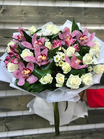 Букет цветов из: Розы и Хризантемы в Пестриково