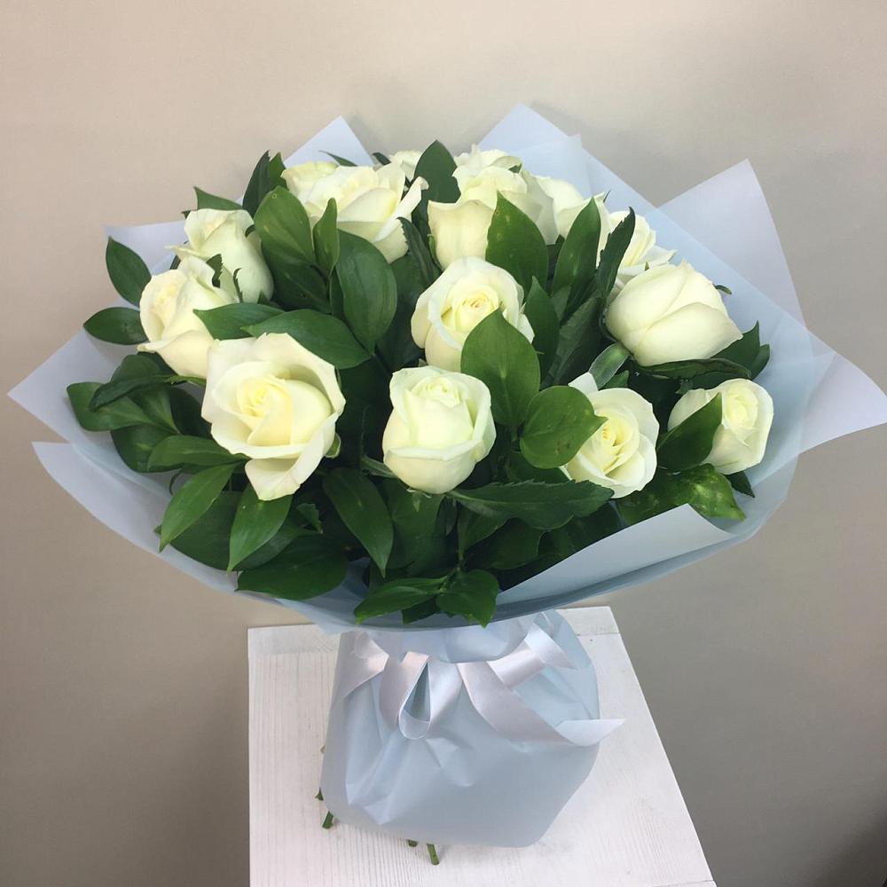 Букет 15 Белых роз Проуд в Пестриково
