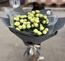 Букет Белые кустовые розы Солинеро в Пестриково