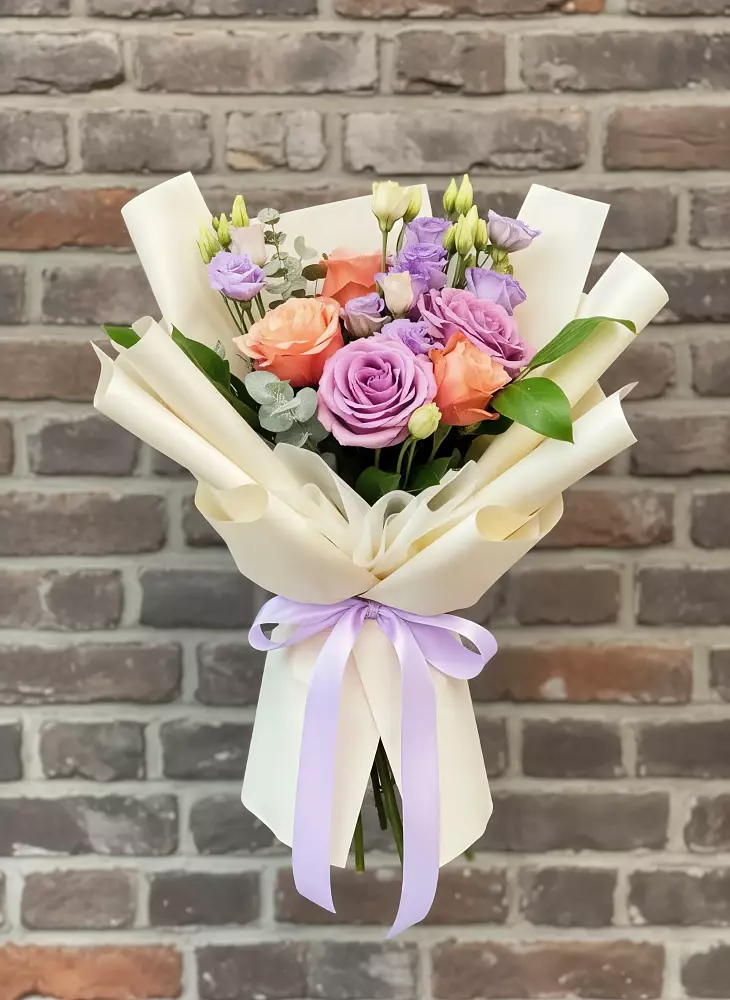 Букет цветов из: Лизиантусы и Розы в Пестриково