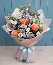 Букет цветов из:  Лизиантусы, Розы, Альстромерии и Гипсофила в Пестриково