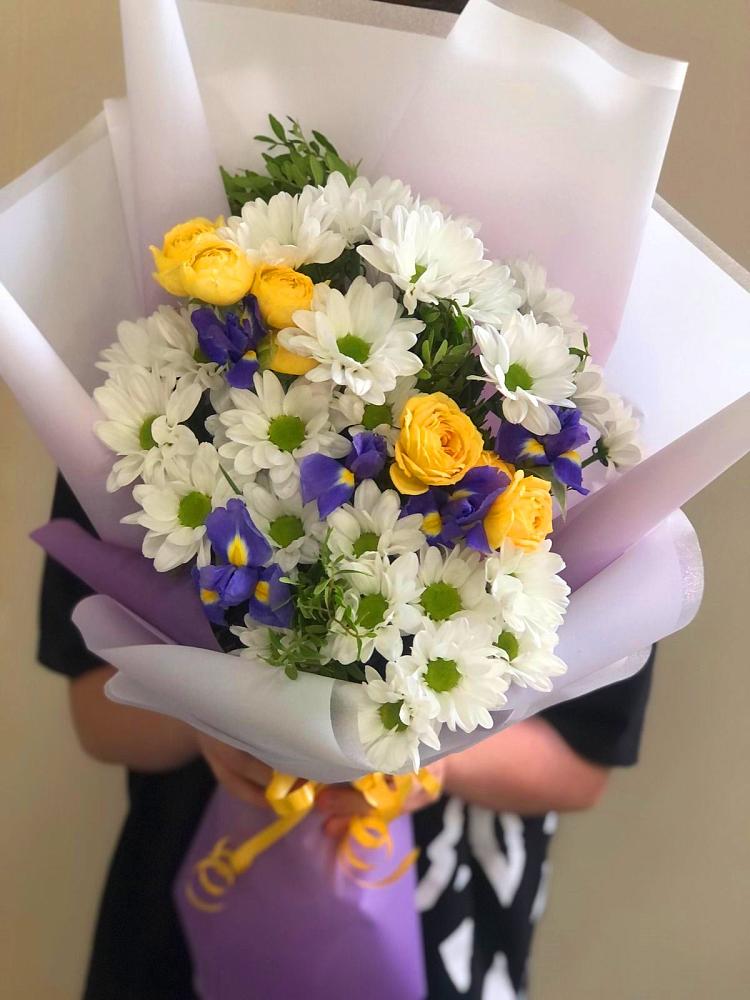 Букет цветов из: Ирисы, Хризантемы и Розы в Пестриково