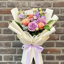 Букет цветов из:  Лизиантусы и Розы в Пестриково