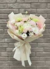 Букет цветов из:  Гвоздики, Розы, Лизиантусы и Хризантемы #REPLACE_PRED# Пестриково