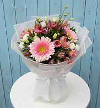 Букет цветов из:  Герберы, Альстромерии и Лизиантусы #REPLACE_PRED# Пестриково