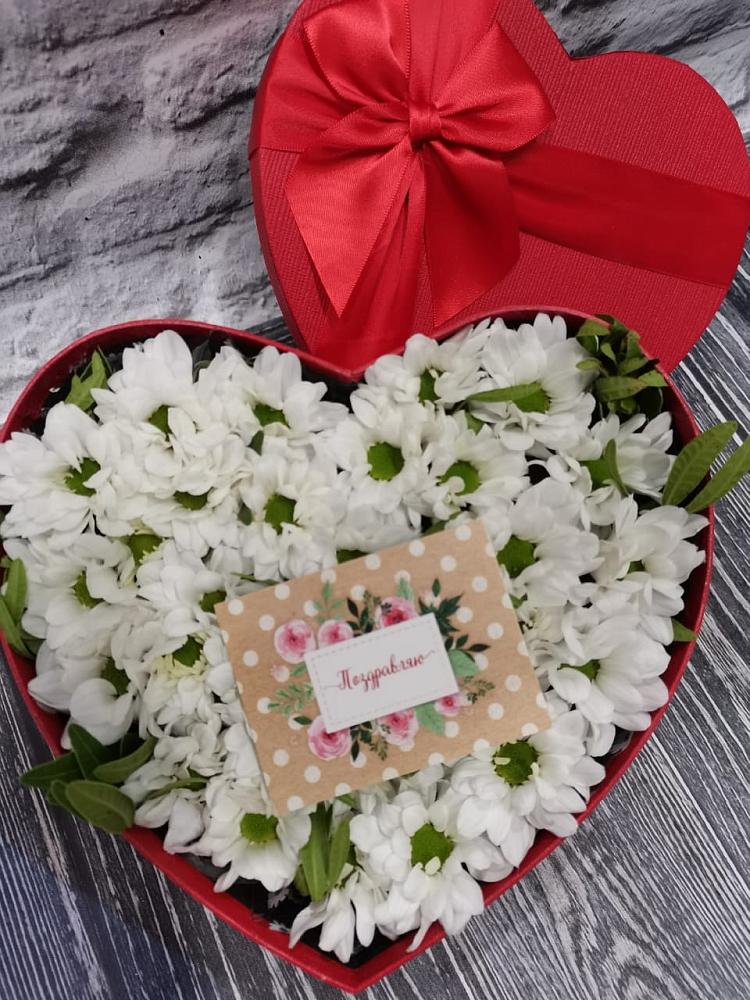 Цветочная композиция из Хризантемы в виде сердца в Пестриково