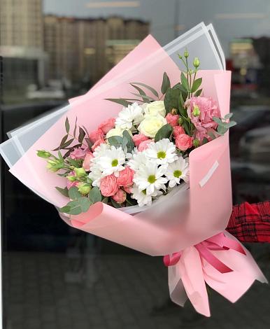 Букет цветов из: Розы, Лизиантусы и Хризантемы в Пестриково