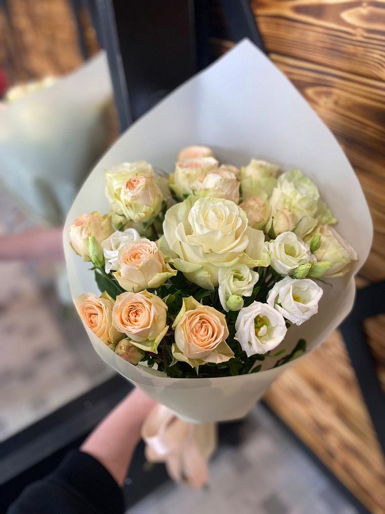 Букет цветов из: Розы и Лизиантусы в Пестриково